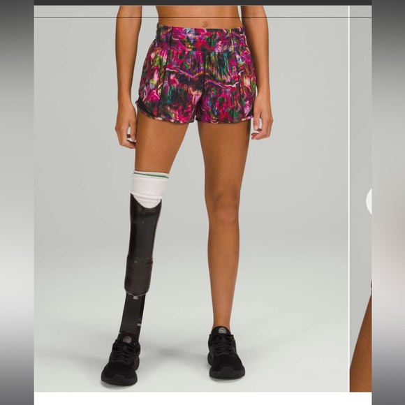 Lululemon Hotty Hot High-Rise Short 2.5"
Hyper Flow Pink Multi / Black - Picture 4 of 7